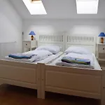 בית נופש In With Sauna & Whirlpool